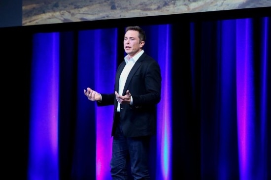  2017年9月29日，在澳大利亞阿德萊德，美國(guó)企業(yè)家埃隆·馬斯克在第68屆國(guó)際宇航大會(huì)閉幕式前做主旨演講。新華社發(fā)（閆寒?dāng)z）