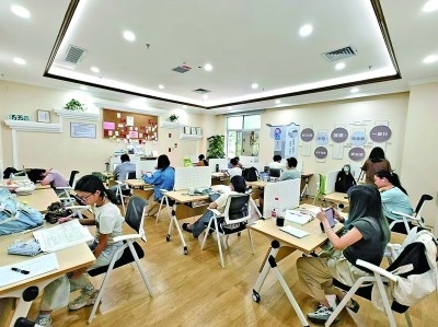 廣東深圳市龍崗區(qū)黨群服務(wù)中心開(kāi)設(shè)的共享自習(xí)室一景。受訪者供圖