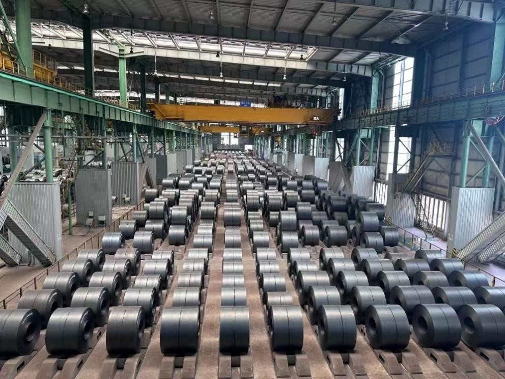 某鋼鐵工廠的自動(dòng)生產(chǎn)線。人民網(wǎng)記者 王紹紹攝