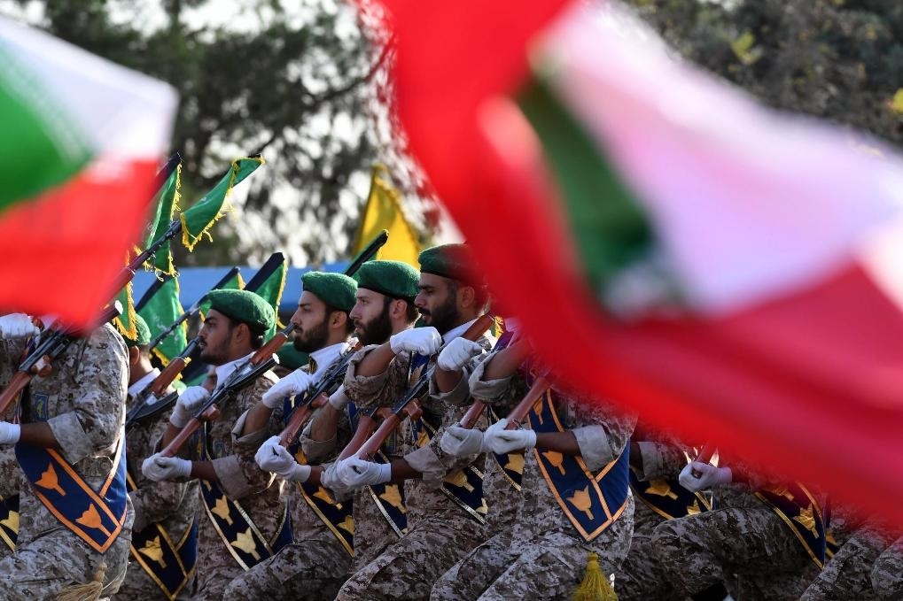 2024年9月21日，伊朗軍人在首都德黑蘭參加閱兵式。新華社記者沙達(dá)提攝