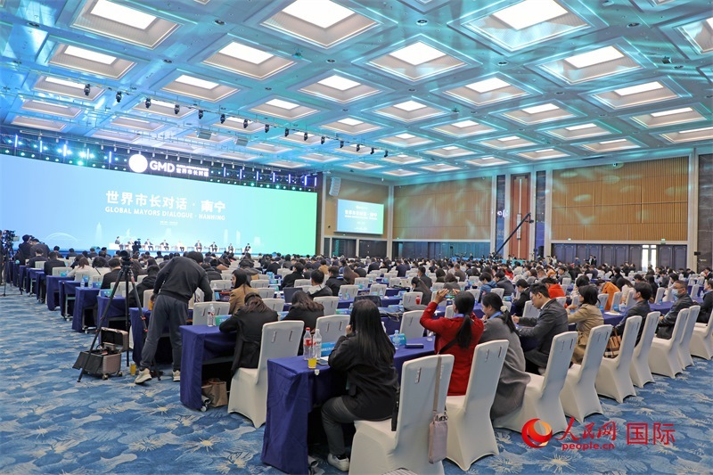 這是1月16日在南寧國際會展中心拍攝的“世界市長對話·南寧”活動現(xiàn)場。人民網(wǎng)記者 趙益普攝