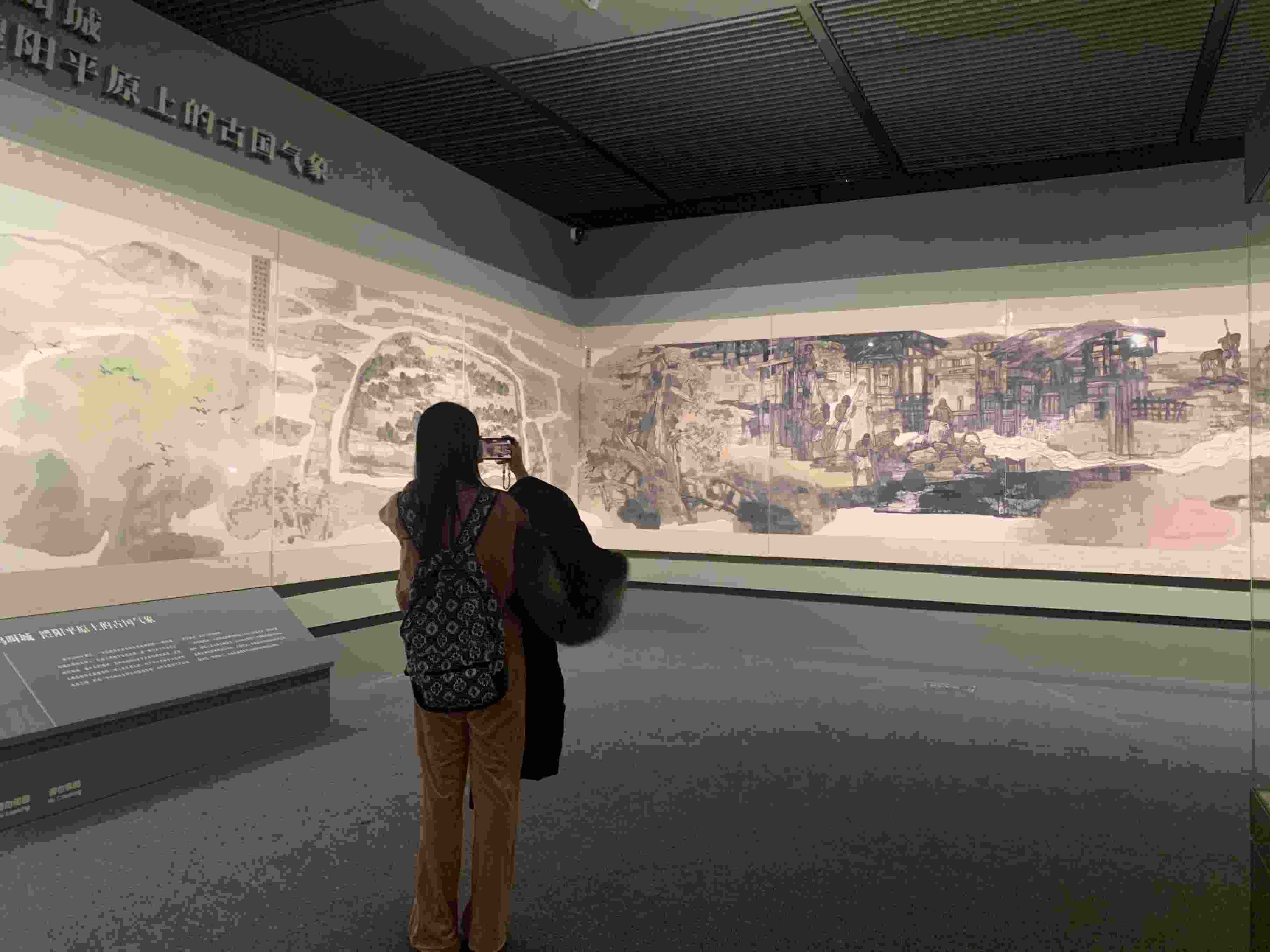 觀眾正在參觀展覽。國博供圖