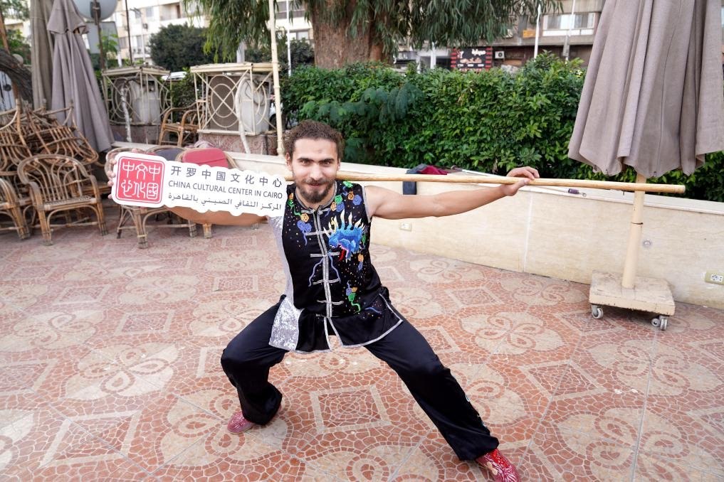 埃及民眾參與中國文化體驗活動。開羅中國文化中心供圖