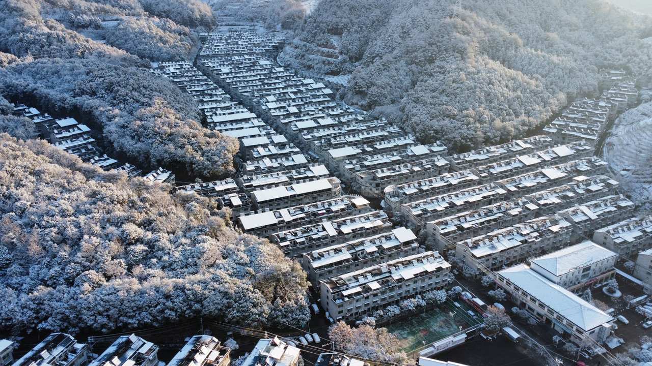 慶元縣濛洲街道同濟(jì)新村，雪后初霽。慶元縣融媒體中心 供圖