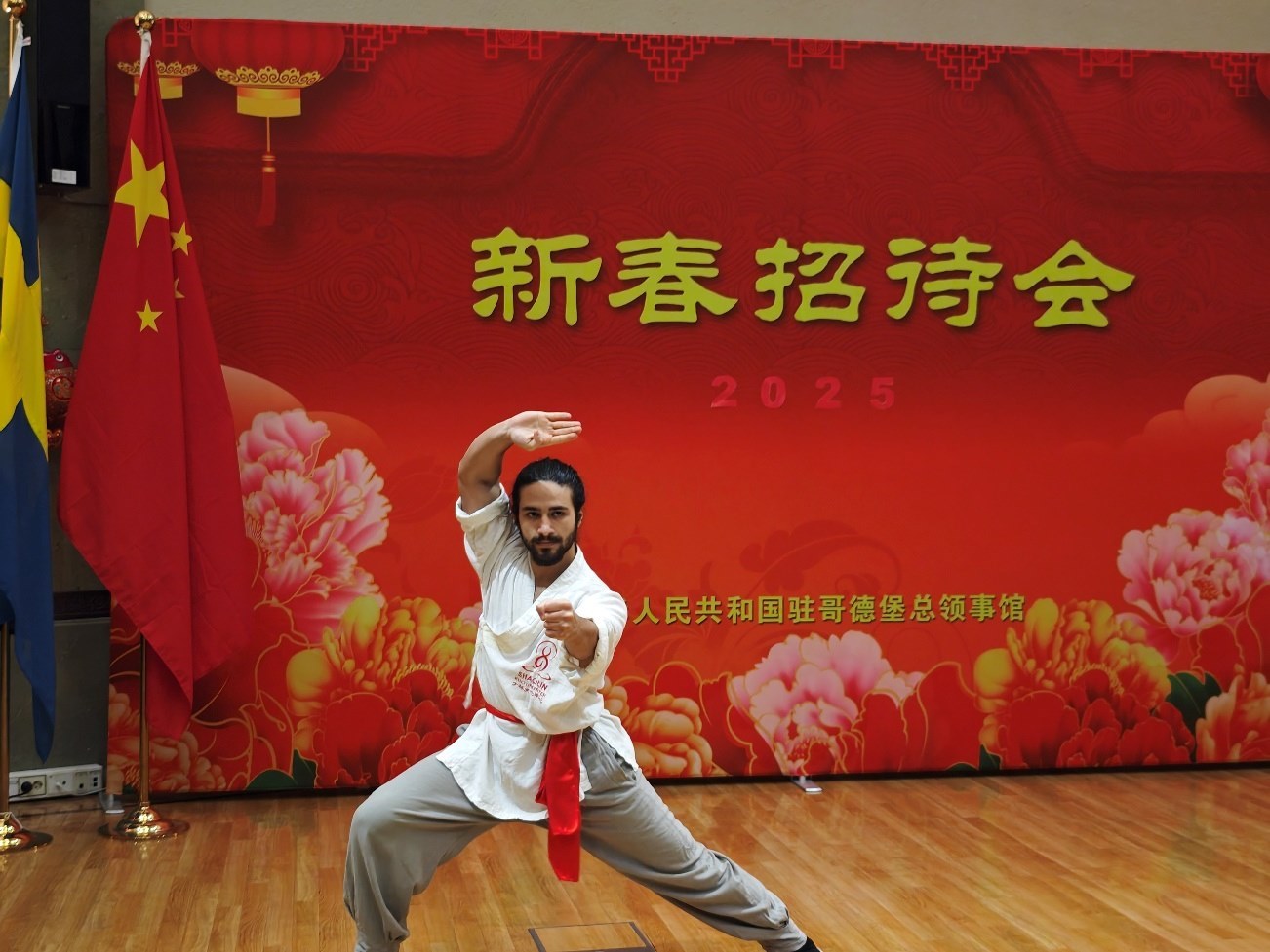 當(dāng)?shù)匚湫g(shù)愛好者的表演。中國(guó)駐哥德堡總領(lǐng)館供圖