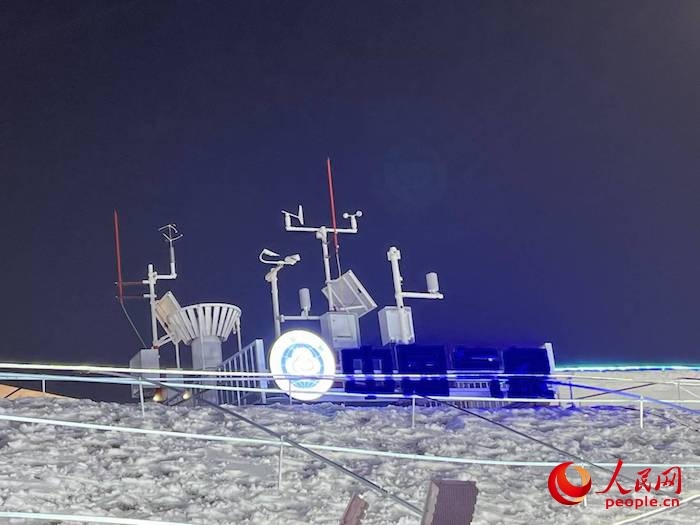 園區(qū)內(nèi)九要素自動氣象觀測站。人民網(wǎng) 高清揚(yáng)攝