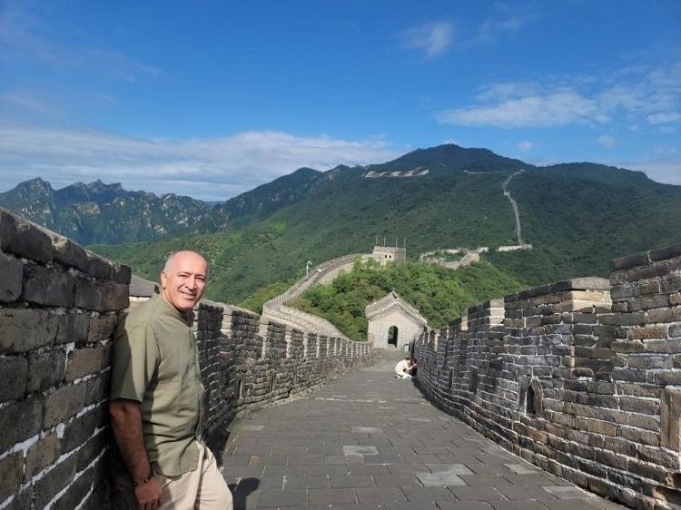 瓦里夫·庫邁哈在游覽長城時(shí)留影。受訪者供圖