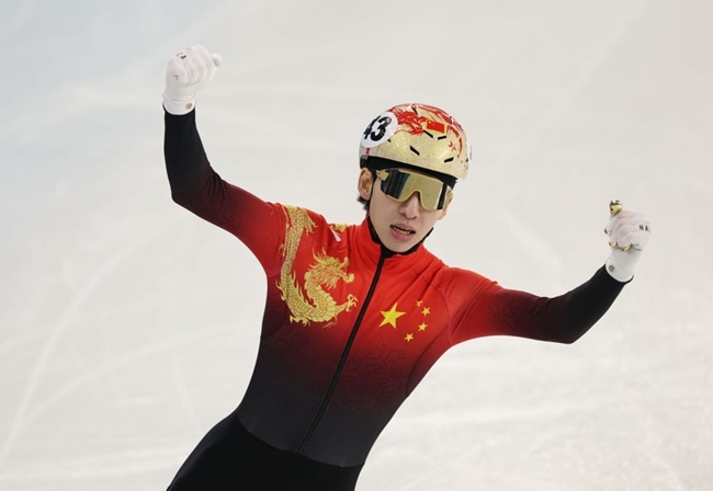 2月8日，林孝埈慶祝奪冠。新華社記者 黃偉 攝