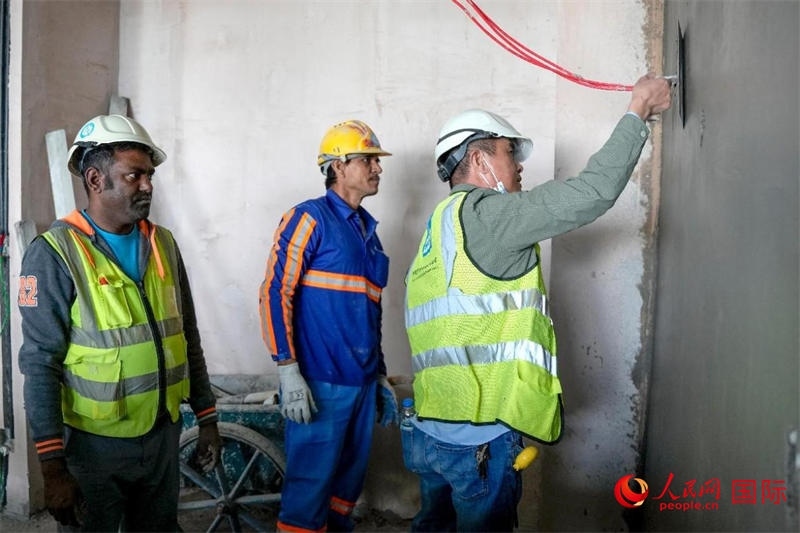 抹灰。人民網(wǎng)塔里克·易卜拉欣攝