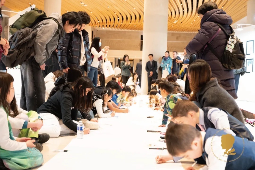 第三屆國際藝術(shù)聯(lián)創(chuàng)聯(lián)展盛大開幕。法中交流促進(jìn)會(huì)供圖