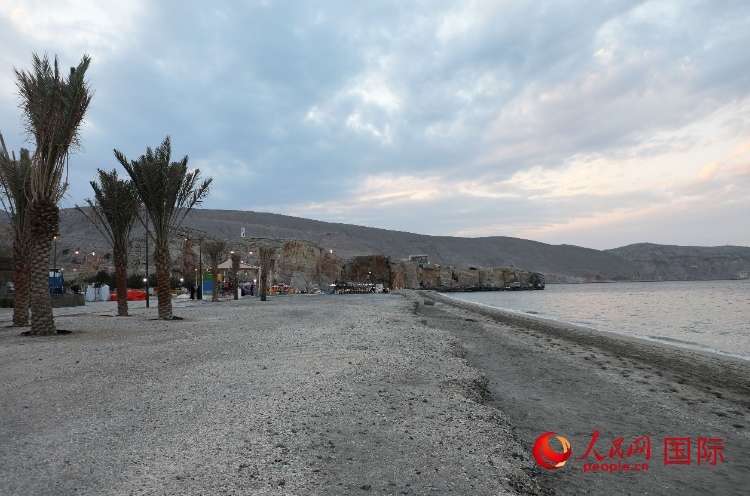 圖為阿曼穆桑代姆一處海灘公園。人民網(wǎng)記者 沈小曉攝