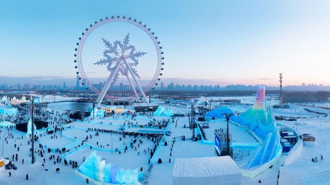 △哈爾濱冰雪大世界吸引游客前來打卡。