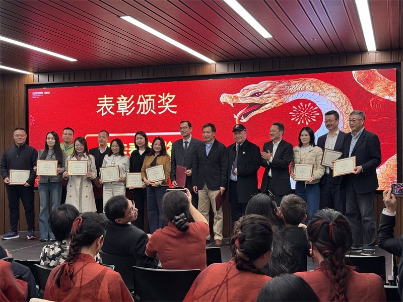 年會(huì)表彰優(yōu)秀中資企業(yè)。主辦方提供