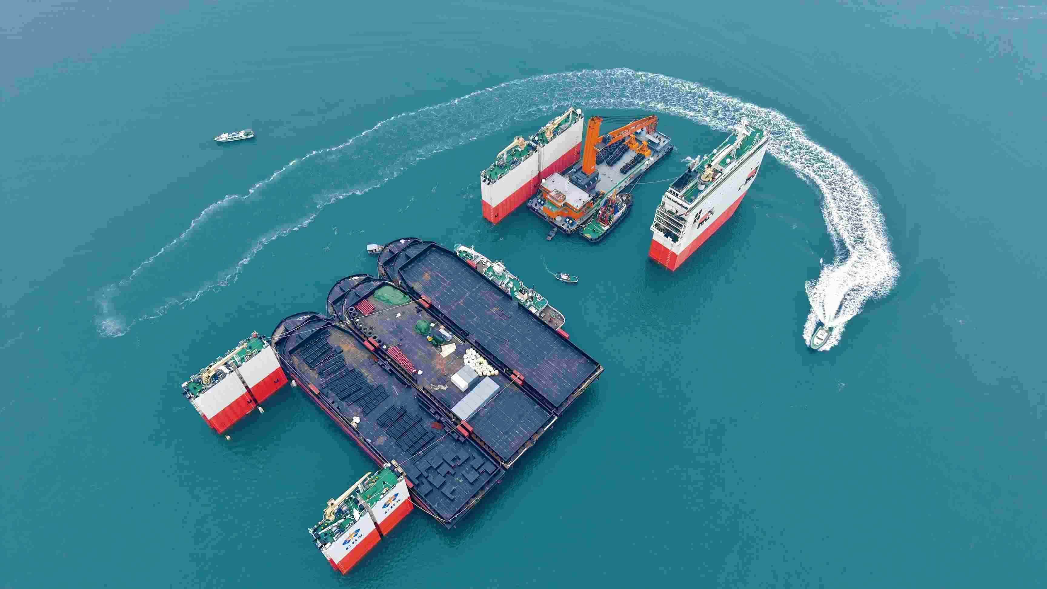 “華瑞龍”輪裝載13艘船舶前往幾內(nèi)亞。受訪方供圖