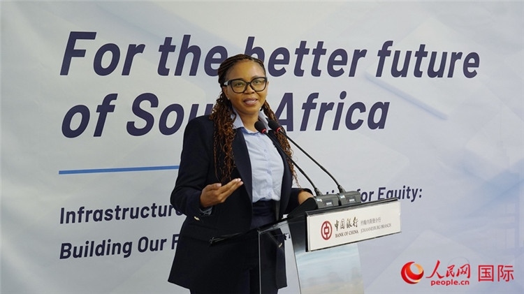 馬塞莫拉女士詳細(xì)介紹了南非政府在基礎(chǔ)設(shè)施建設(shè)方面的最新規(guī)劃和社會(huì)公益項(xiàng)目。人民網(wǎng) 劉暢攝