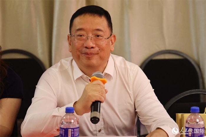 巴西文協(xié)主席上官建峰在座談會(huì)上致辭。人民網(wǎng)記者 陳海琪攝