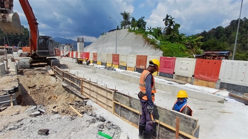 施工現(xiàn)場。 鄧騰亮攝