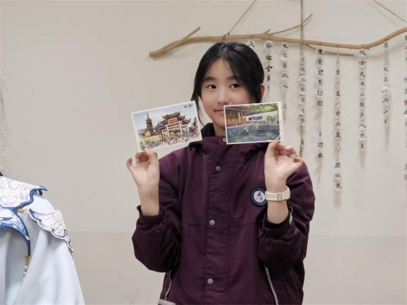 匡園學(xué)生書(shū)寫(xiě)的明信片。