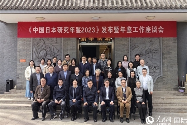 部分與會(huì)嘉賓合影留念。人民網(wǎng)記者 陳建軍攝