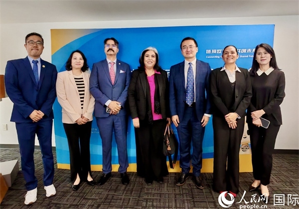 與會(huì)嘉賓合影。