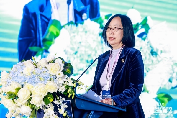 中國(guó)高等教育學(xué)會(huì)學(xué)術(shù)咨詢發(fā)展委員會(huì)委員、中國(guó)高等教育學(xué)會(huì)原副秘書長(zhǎng)、《中國(guó)高教研究》主編王小梅。