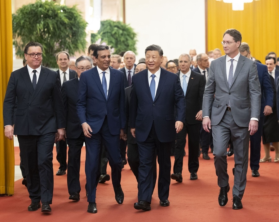 △3月28日上午，國家主席習近平在北京人民大會堂會見國際工商界代表。