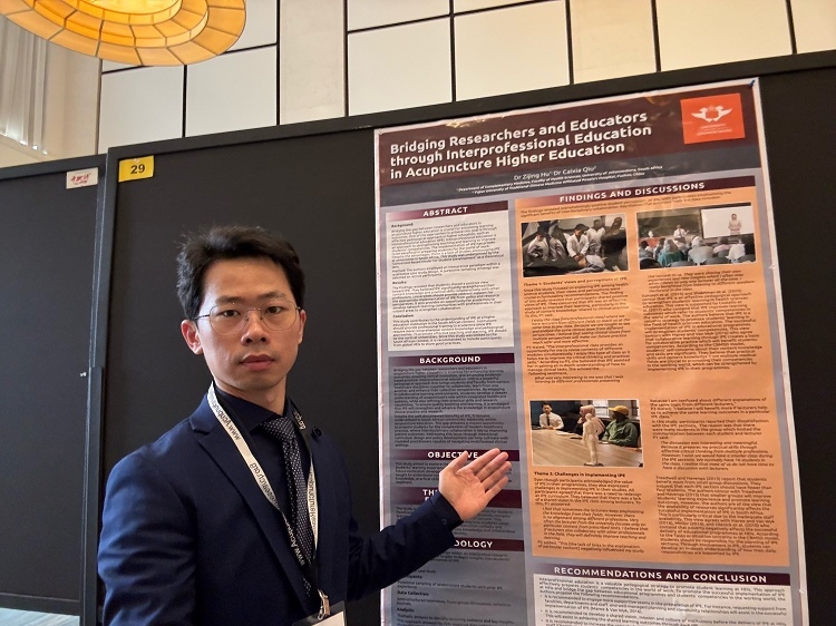 胡紫景醫(yī)生在國際針灸學術會議中。約翰內(nèi)斯堡大學供圖