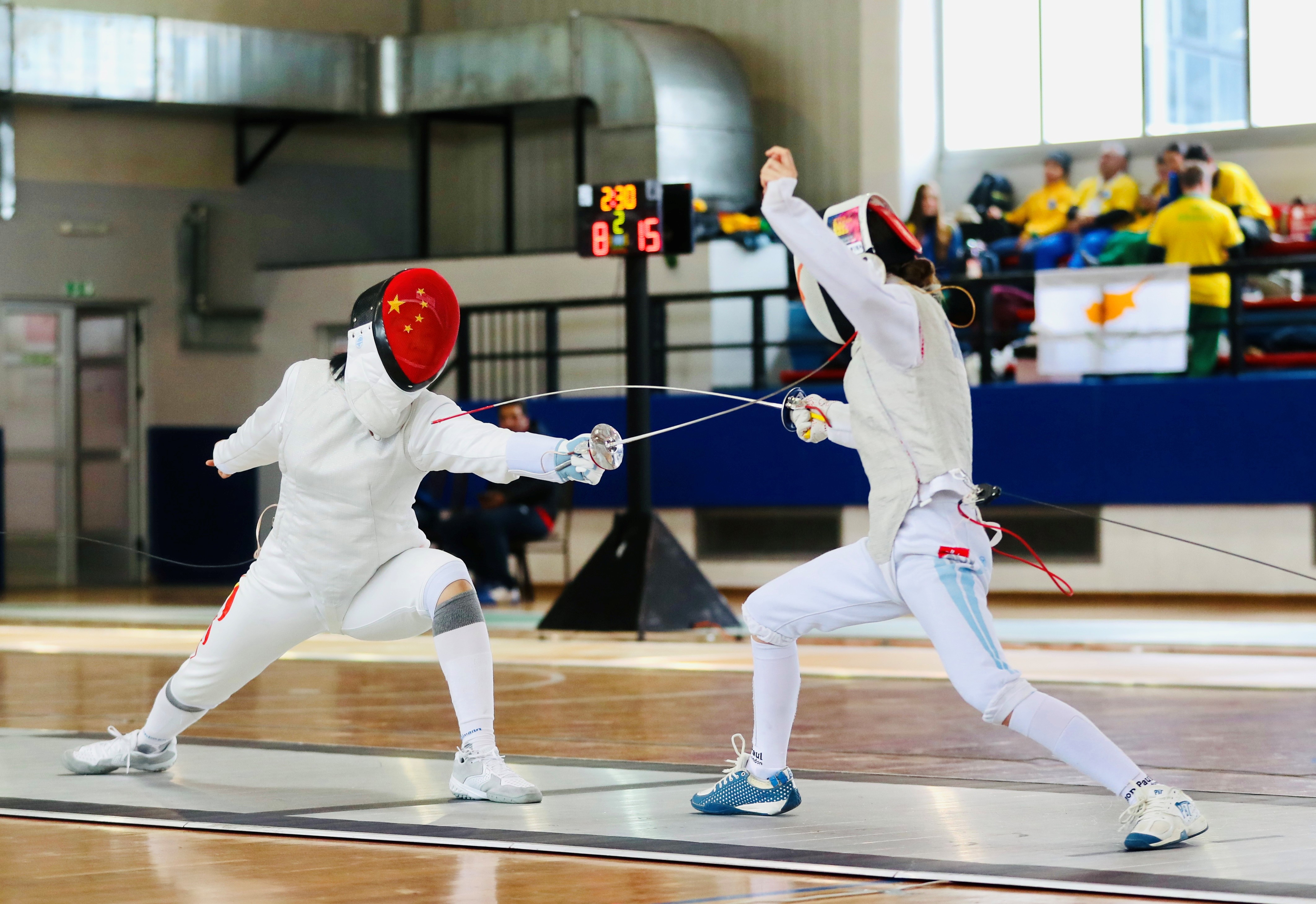 閔文珺（左）在比賽中。圖片來源：中國中學(xué)生體育代表團(tuán)