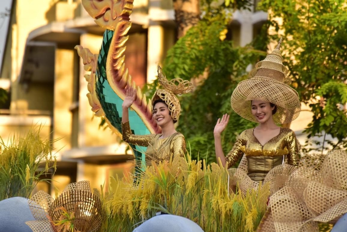 “祝福之河”花車以神龍形象象征水的神圣與豐饒，寓意祈福納祥。泰國國家旅游局供圖