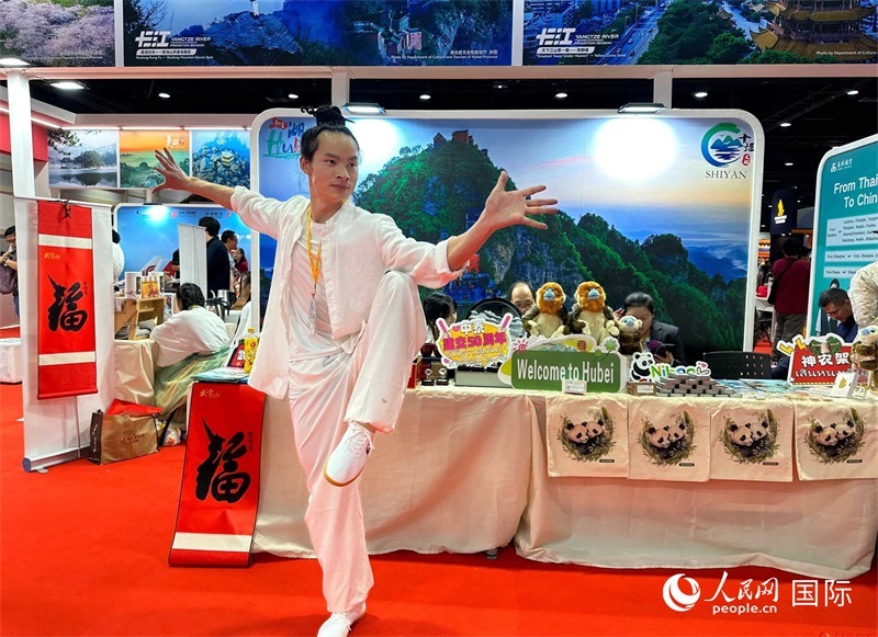 中國武當(dāng)功夫走進(jìn)東南亞，以精湛的武藝和飄逸的身姿詮釋中國武術(shù)的精髓。人民網(wǎng)記者 簡承淵攝