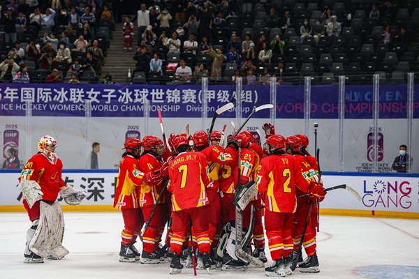 中國隊球員慶祝勝利。圖片來源：中國冰球協(xié)會