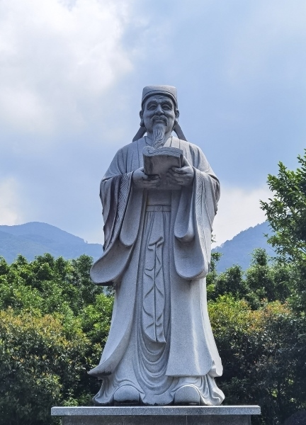 位于南平的朱熹石雕塑像。圖片來源：視覺中國