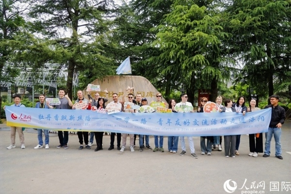 4月21日，人民網(wǎng)“一帶一路”青年友好交流活動(dòng)走進(jìn)洛陽(yáng)。人民網(wǎng)記者 魯揚(yáng)攝