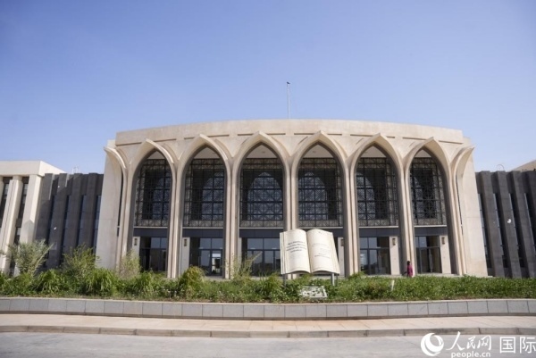 圖為吉布提國(guó)家圖書檔案館大樓外觀。人民網(wǎng) 塔里克·易卜拉欣攝