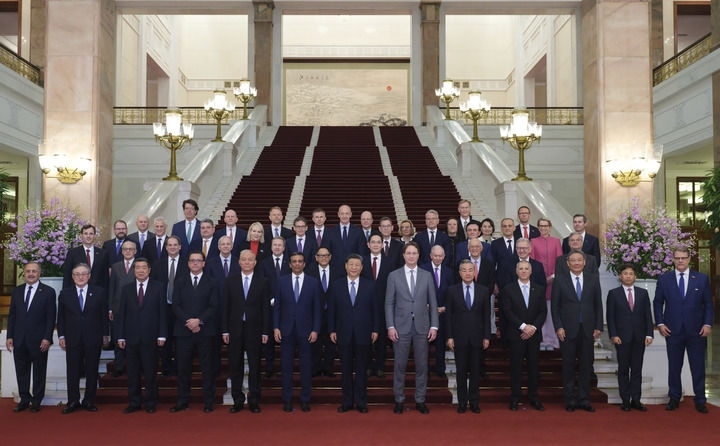 3月28日上午，國(guó)家主席習(xí)近平在北京人民大會(huì)堂會(huì)見國(guó)際工商界代表。新華社記者 丁林 攝