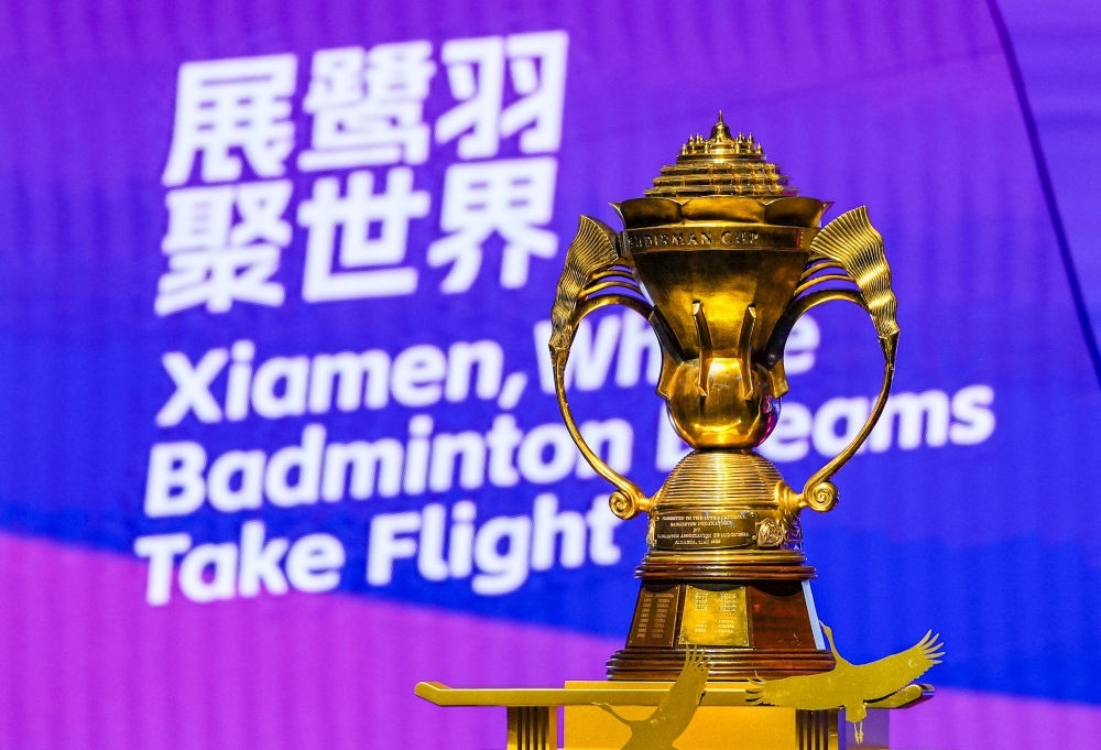 這是5月4日在決賽前拍攝的蘇迪曼獎杯。新華社記者 孫非 攝