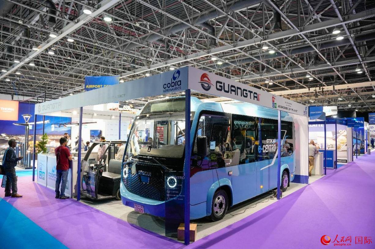 展會展示的電動大巴車。人民網塔里克·易卜拉欣攝