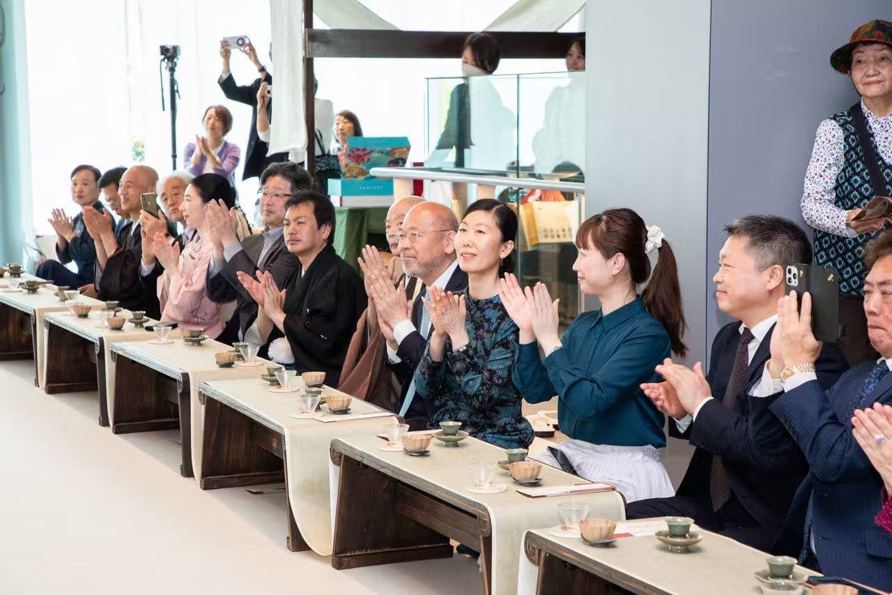 中日兩國文旅界、各茶道流派嘉賓出席開幕式。中國駐大阪旅游辦事處供圖
