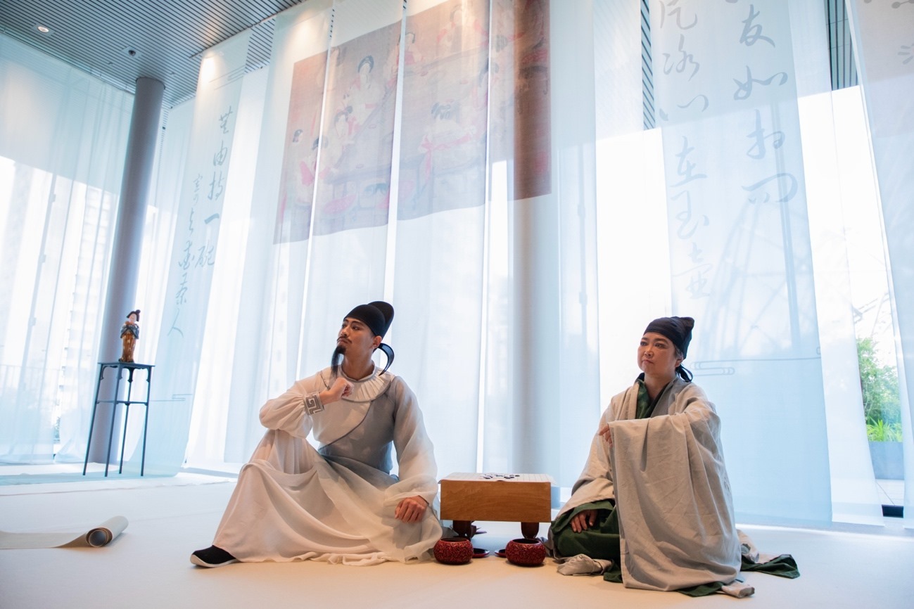 白居易與茶仙盧仝。中國駐大阪旅游辦事處供圖