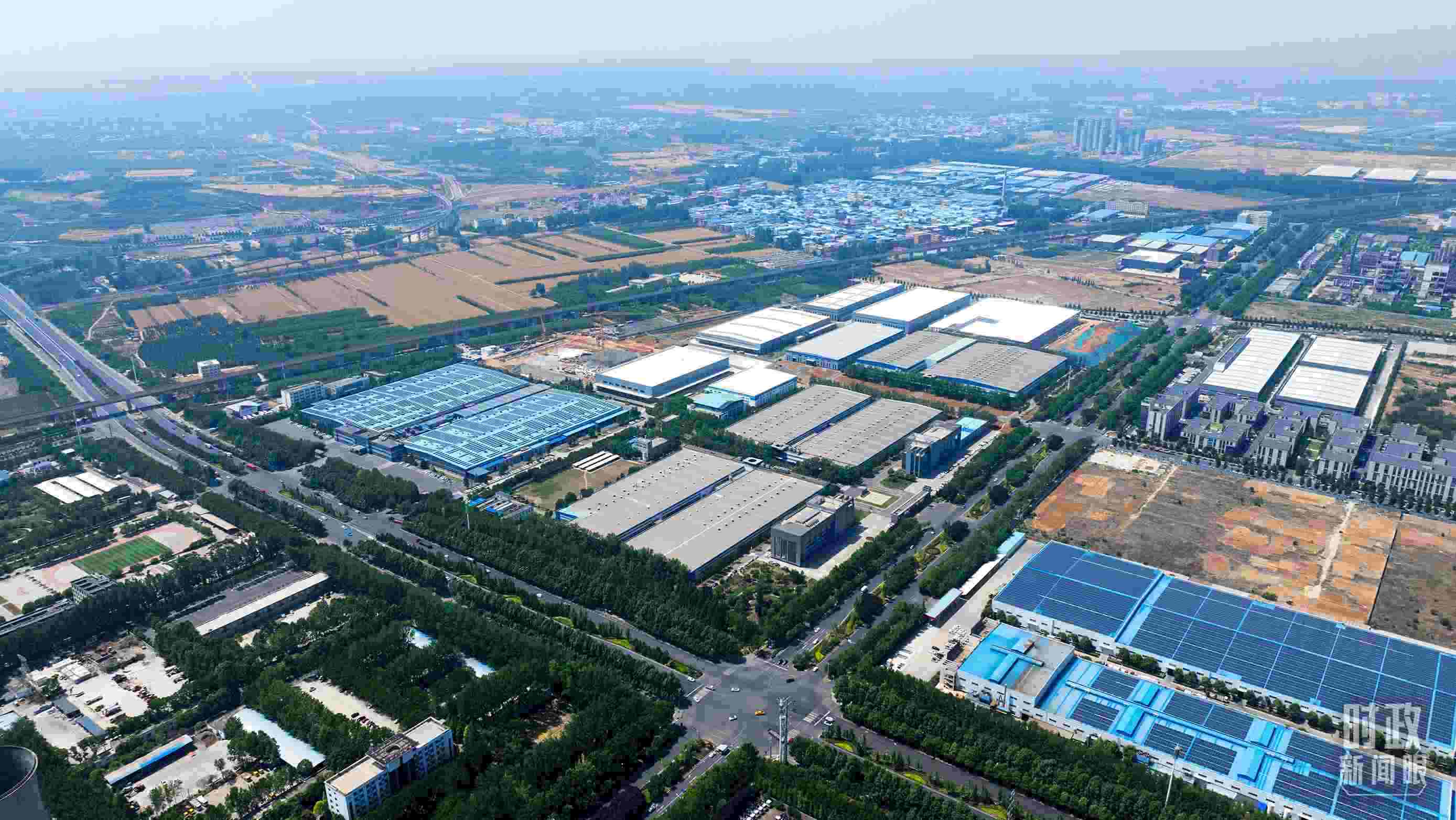 △俯瞰洛陽軸承集團股份有限公司。（總臺央視記者范凱拍攝）