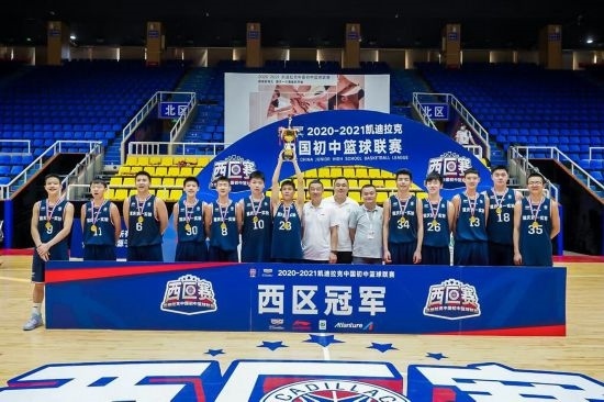重慶市第一實驗中學校籃球隊獲得冠軍。
