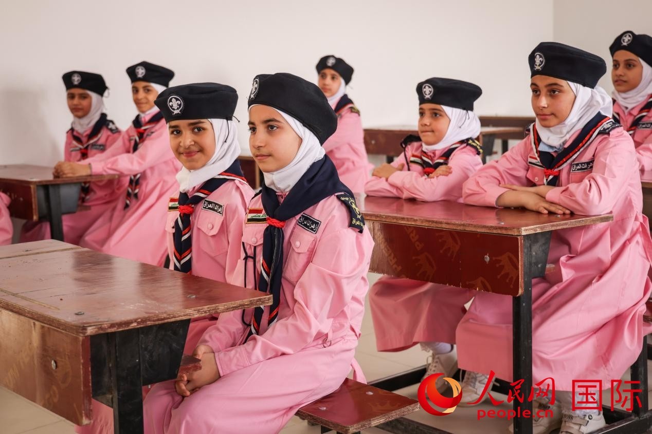 阿爾穆塔?阿里卡特國際學(xué)校的學(xué)生在教室內(nèi)上課。人民網(wǎng)記者 薛丹攝