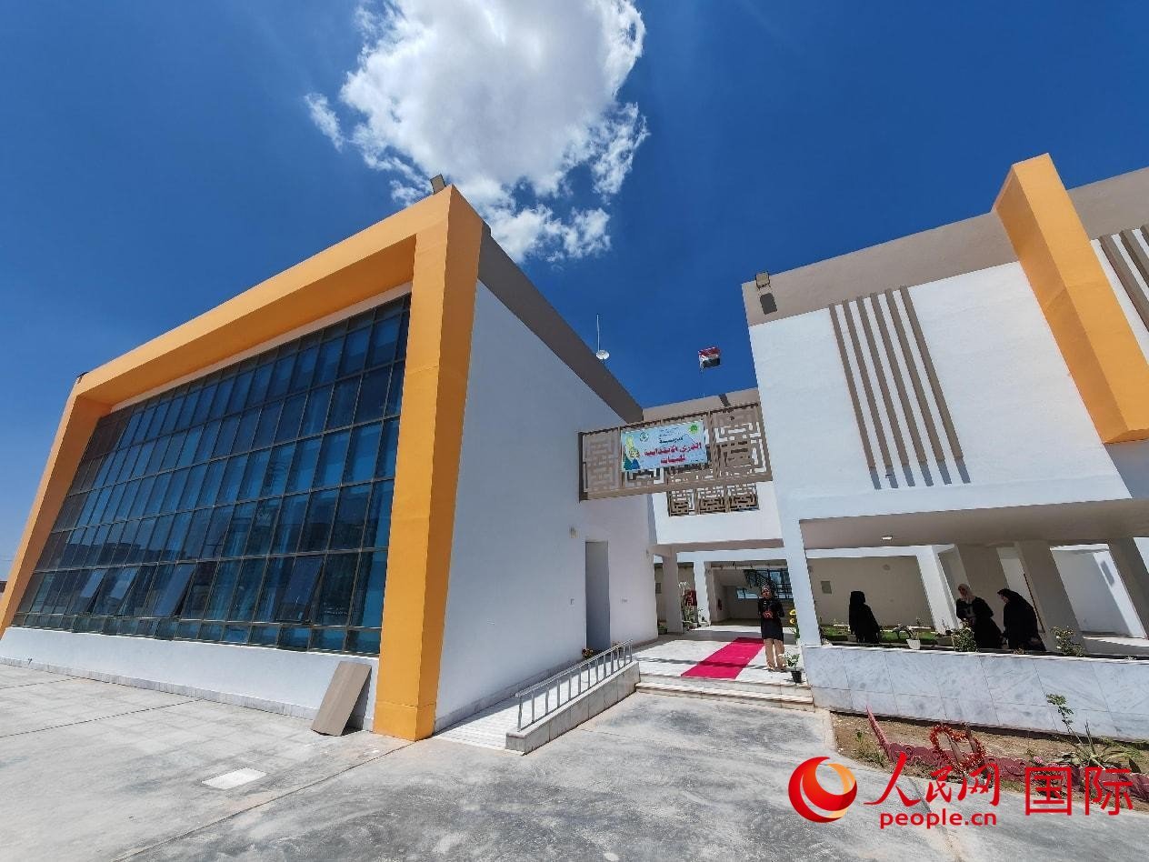 圖為阿爾·圖拉女子學(xué)校校園一景。人民網(wǎng)記者 管克江攝