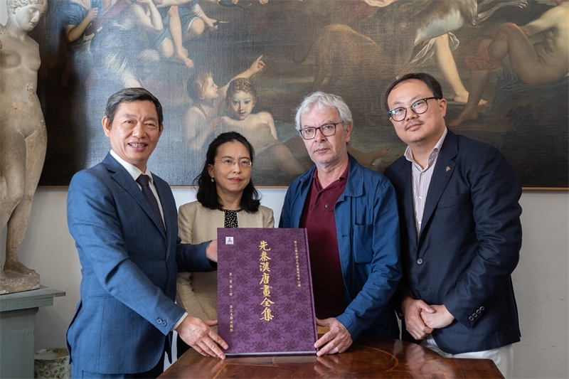 圖片說(shuō)明：捐贈(zèng)儀式現(xiàn)場(chǎng)。 張錫琪攝