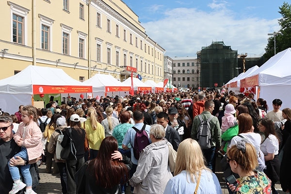 “茶和天下”·雅集活動(dòng)現(xiàn)場(chǎng)。中國(guó)駐白俄羅斯大使館供圖