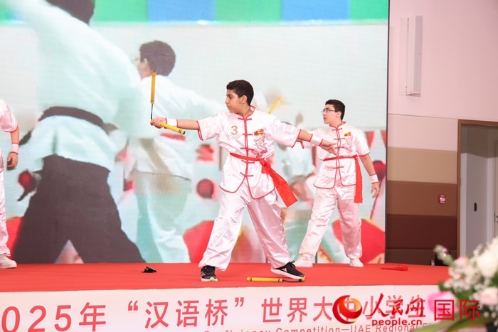 雙節(jié)棍表演。人民網(wǎng)記者任皓宇攝