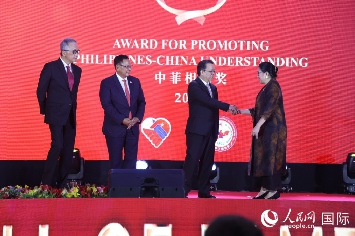 菲律賓前參議員許爾琦榮獲“終身成就獎”。人民網(wǎng)記者樊帆 攝